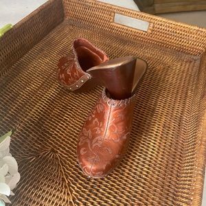 Bare Traps slip on mules with heels in bronze 8.5